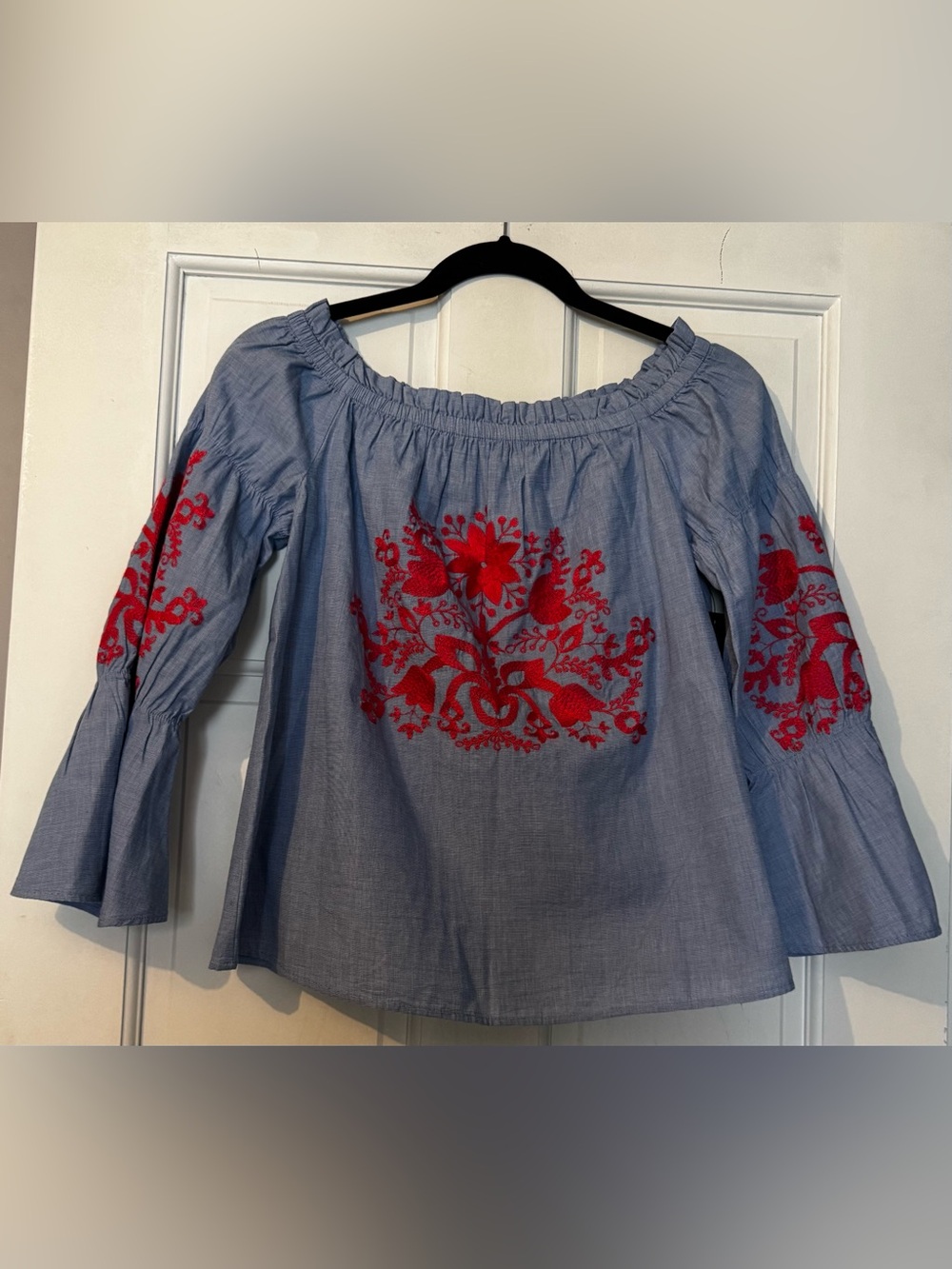 Crown & Ivy Floral Embroidered Bell Puff-Sleeved Blouse